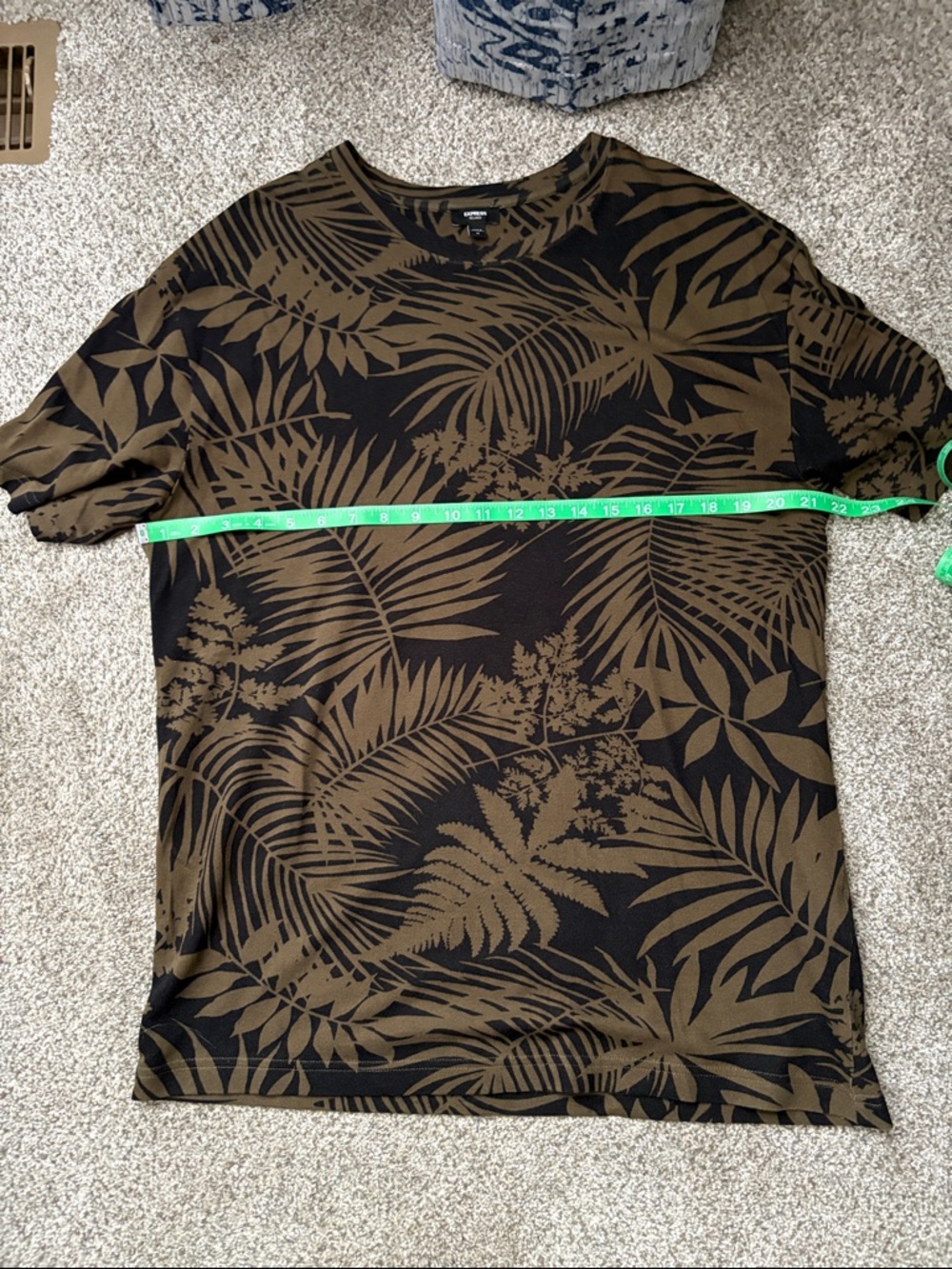 Express Casual Palm-Print Crew Neck Shirt - Olive/Black